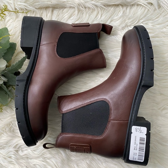NWT COACH
Lyden Leather Chelsea Booties - Picture 10 of 12